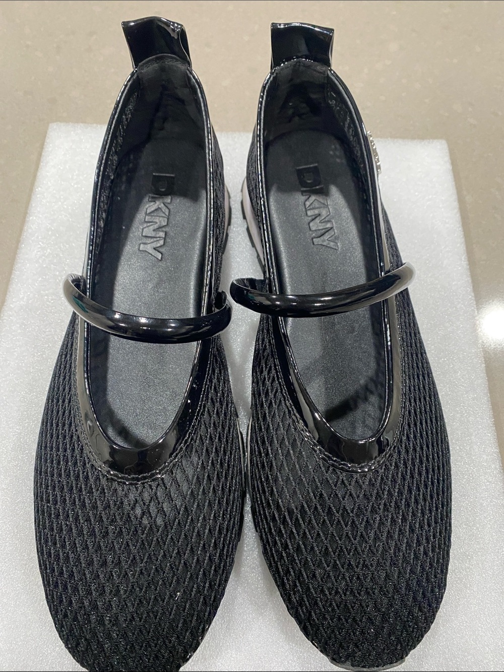 new DKNY fishnet mary janes black womens 10